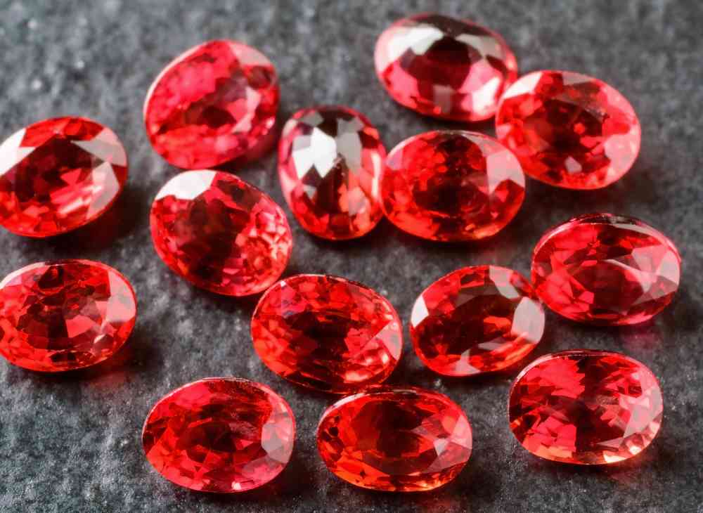 人工合成ルビーと宝石ルビーの違いは？【成分や価格と作り方を解説  