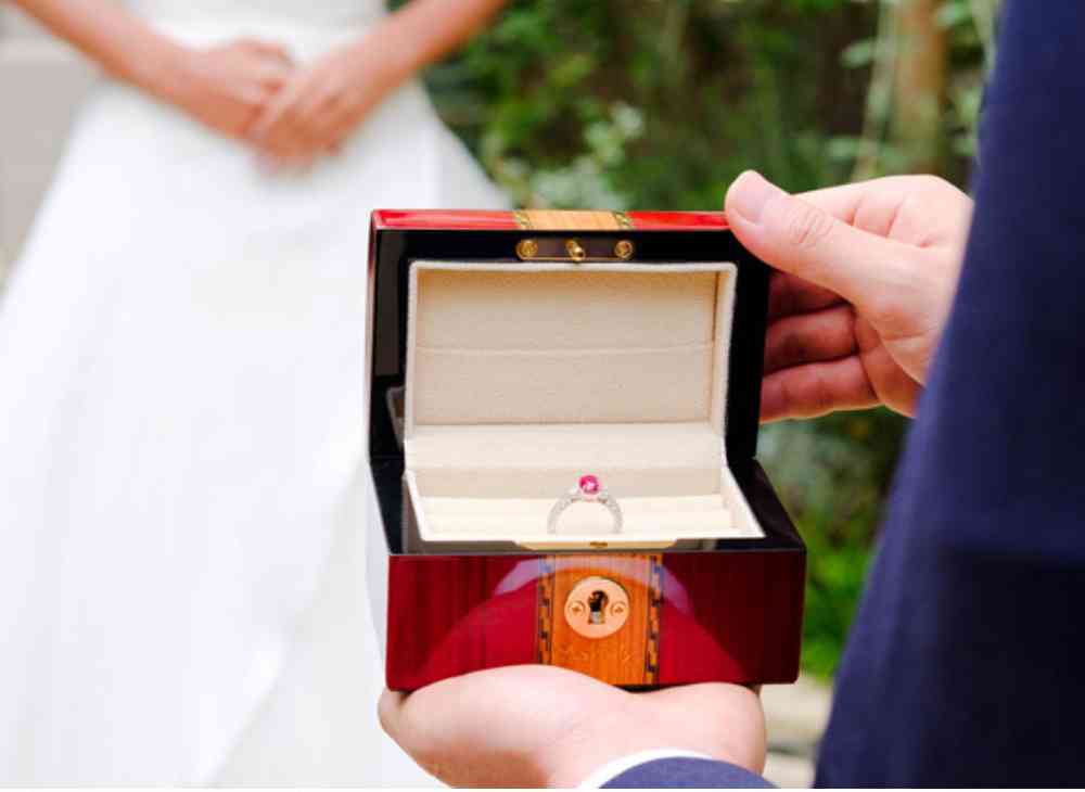 ルビーの婚約指輪