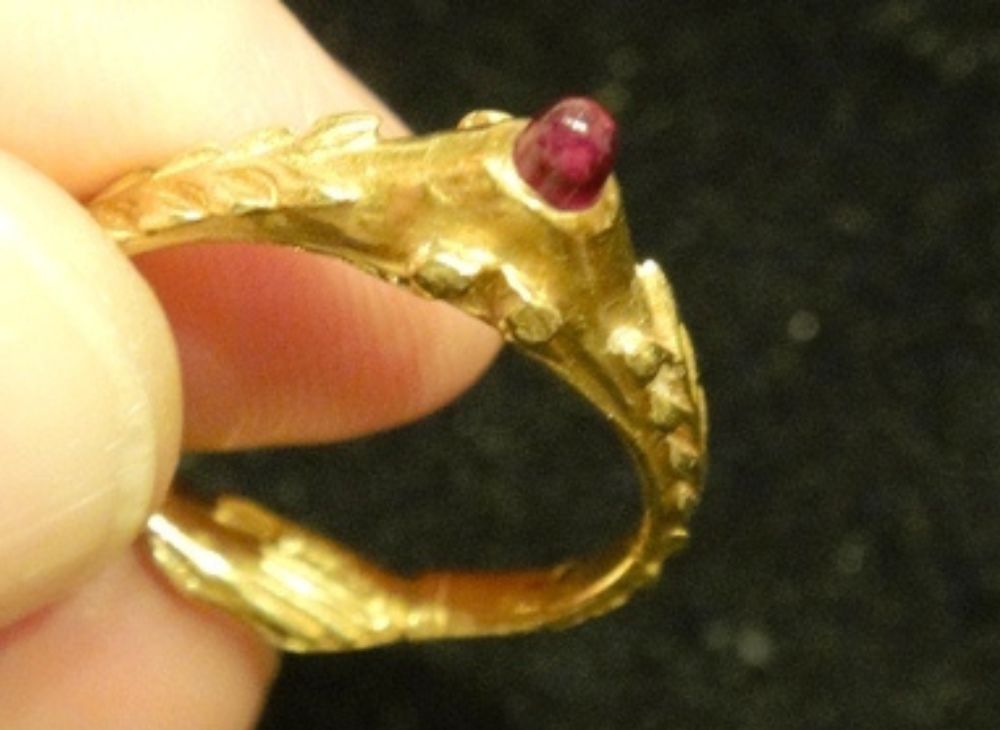 実際にみた、800年前の歴史あるルビー【アンティークの意味とは 