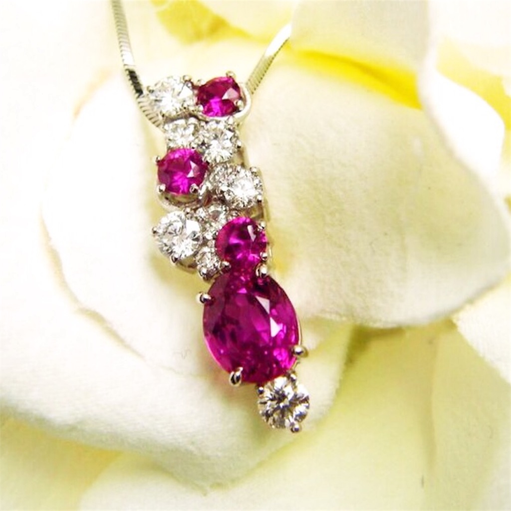 ルビーのジュエリー